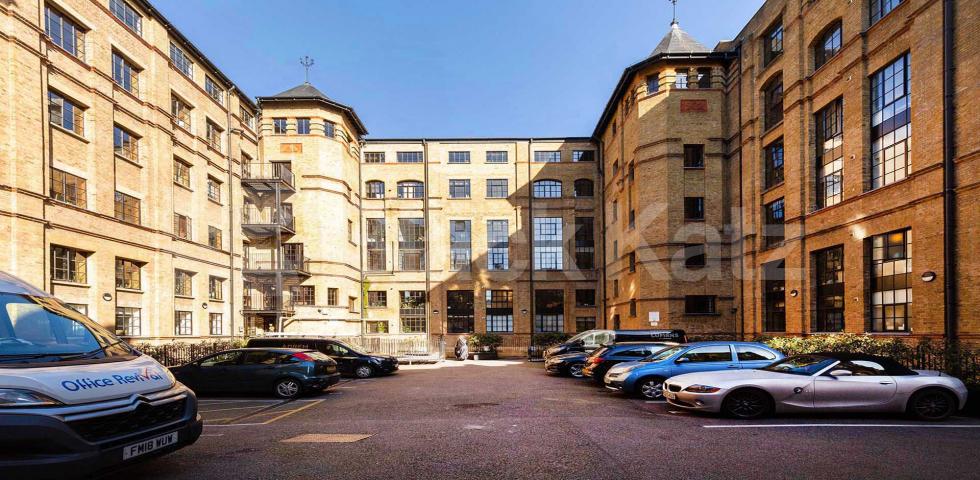 Studio apartment with loft style features in a modern private development  Tyssen Street - Springfield House, Dalston